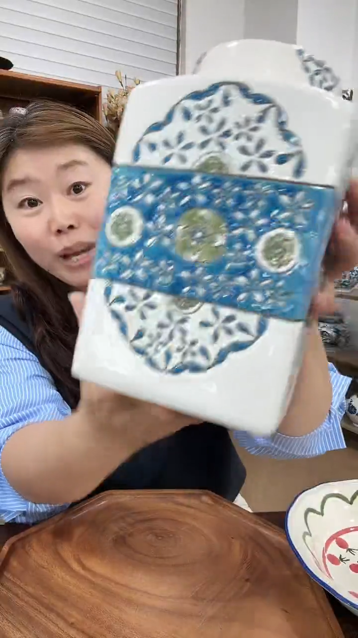 陶蓝白色将军罐..