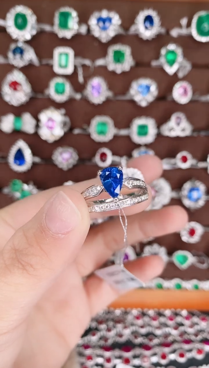 【闪购商品】祖母绿18K金戒指18K金镶嵌1.78克拉