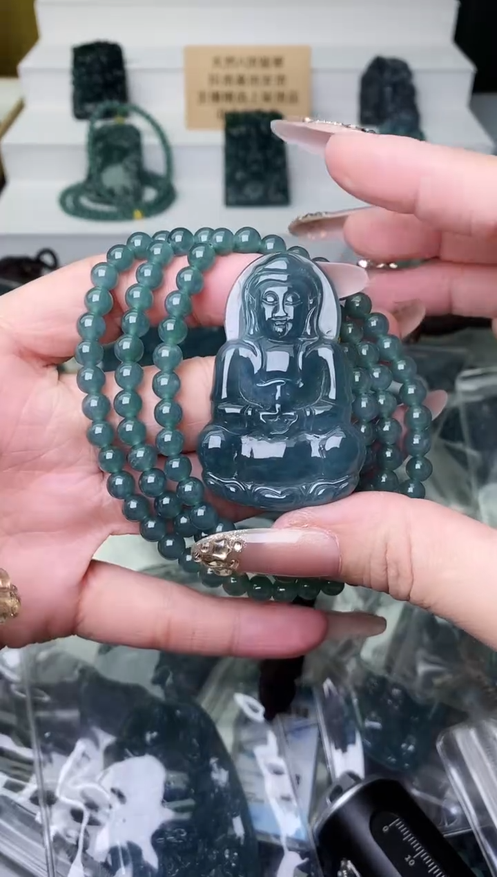 颈饰未镶嵌翡翠 