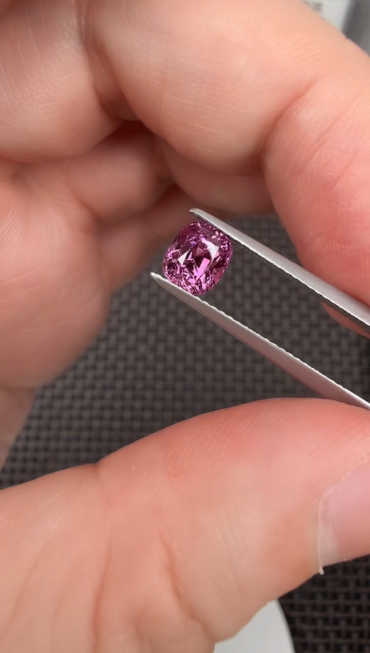 【闪购商品】尖晶石枕形未镶嵌1ct-B012288