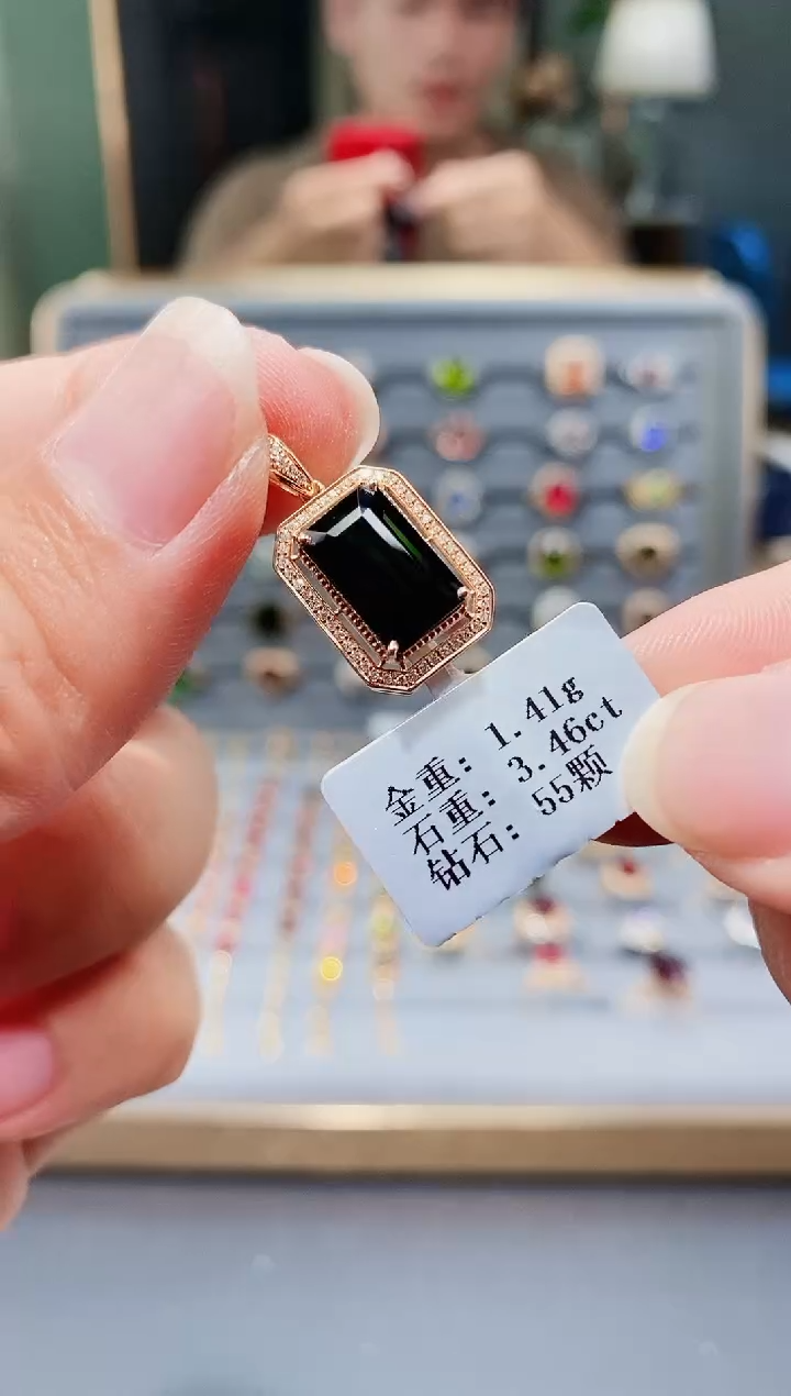 颈饰18K金镶嵌碧玺3.46.