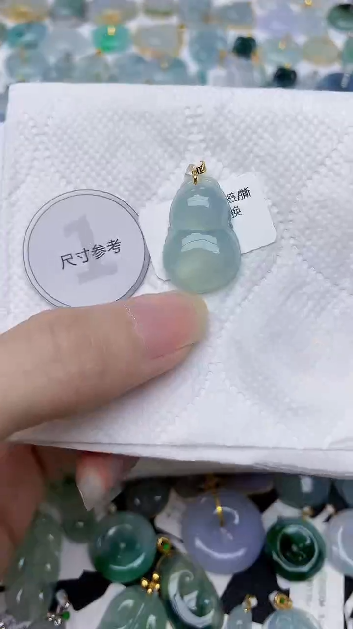 颈饰18K金镶嵌翡翠天然A货翡翠