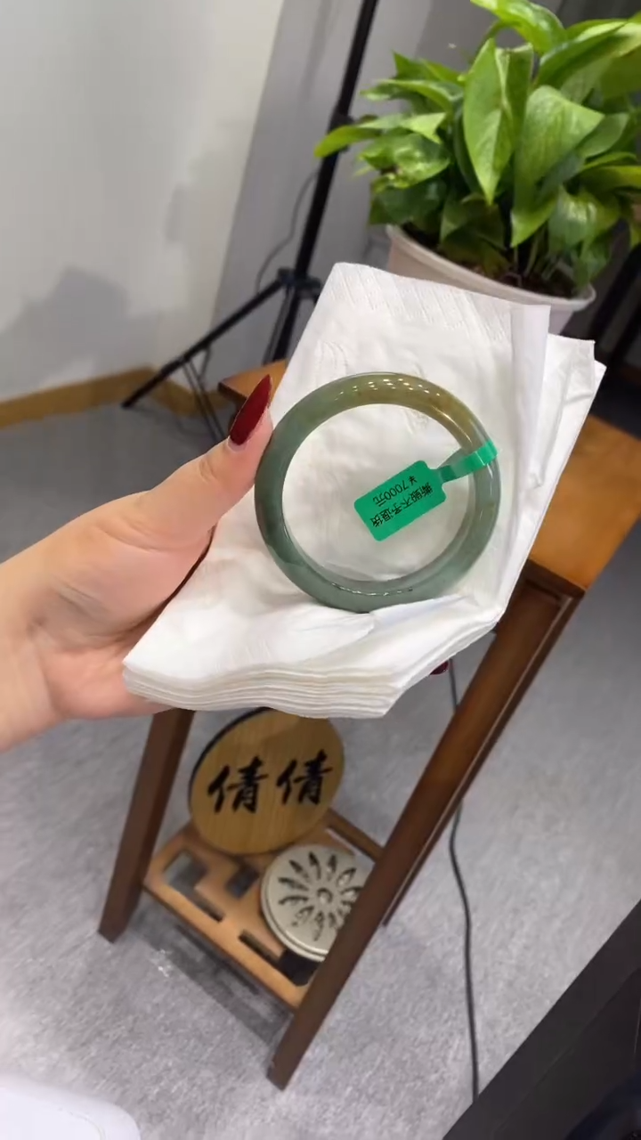 【闪购商品】翡翠手镯未镶嵌多人0017531