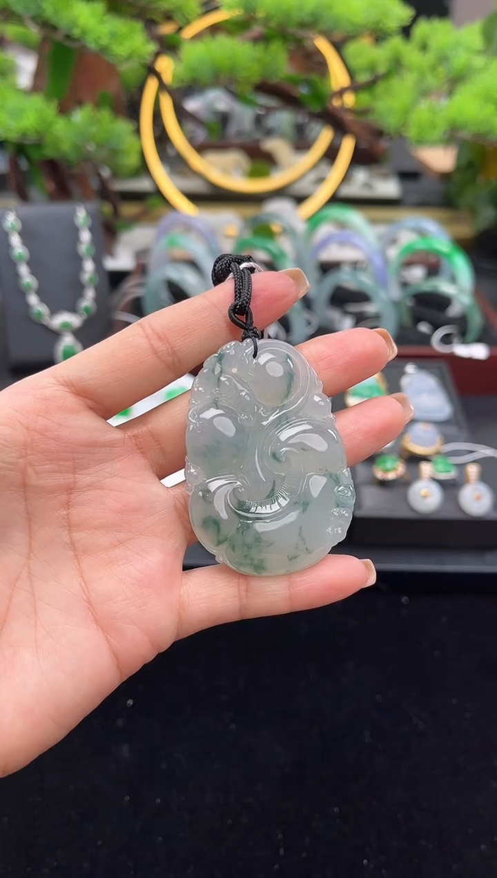 颈饰未镶嵌翡翠吊坠