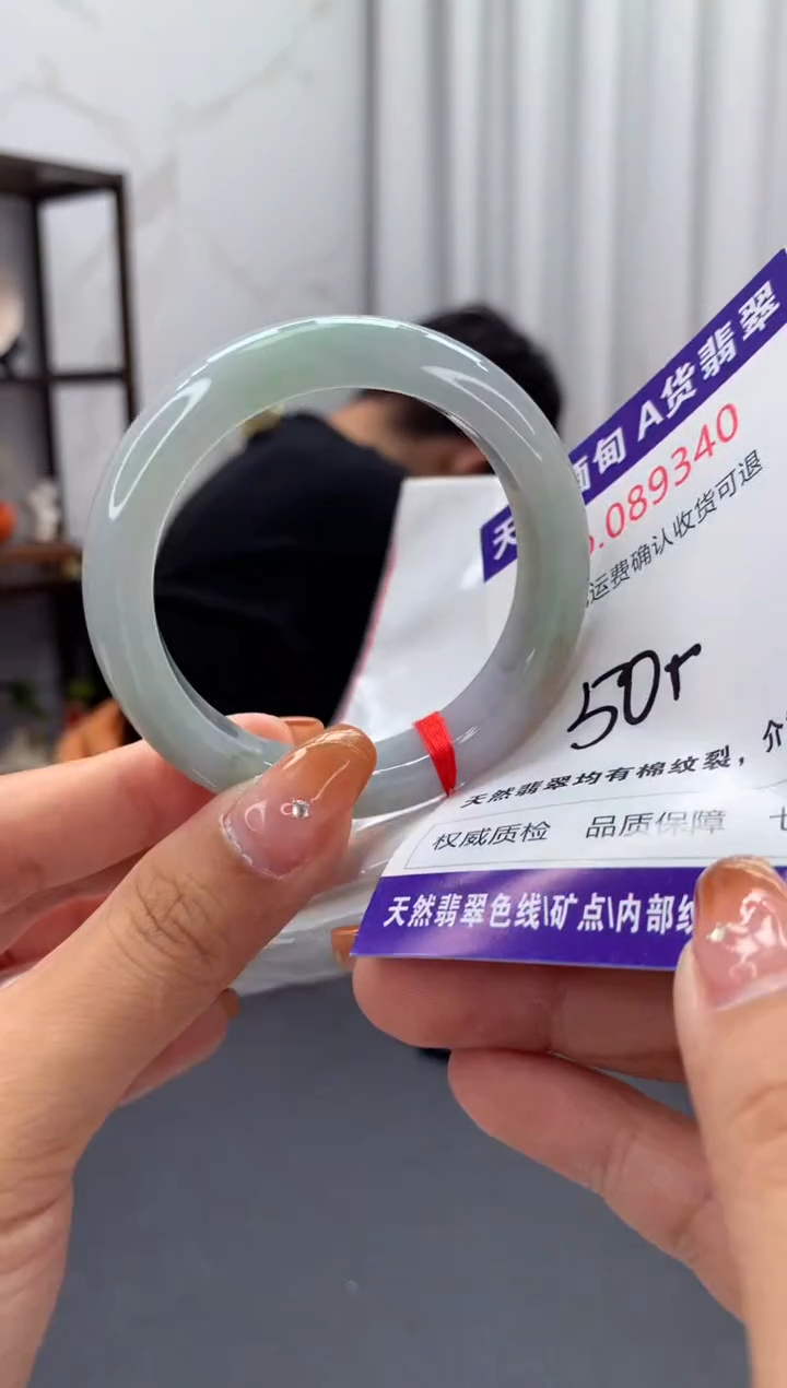 未镶嵌手镯（贵妃镯）翡翠有纹，完美者勿拍