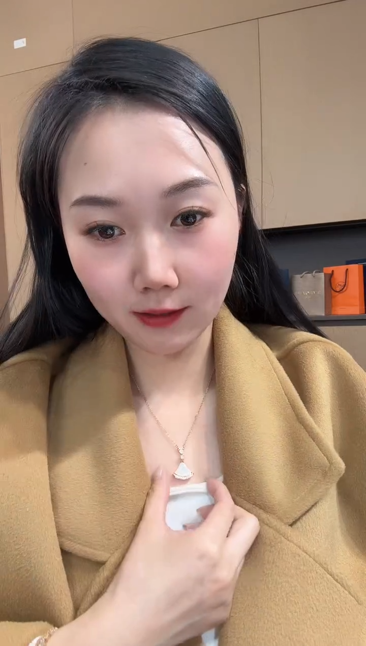 【闪购商品】钻石套链18K金镶嵌白色裙子ghj
