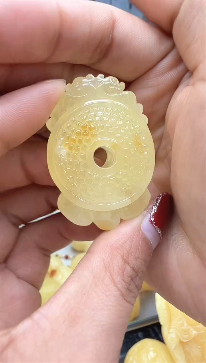 【闪购商品】琥珀裸石未镶嵌挂坠