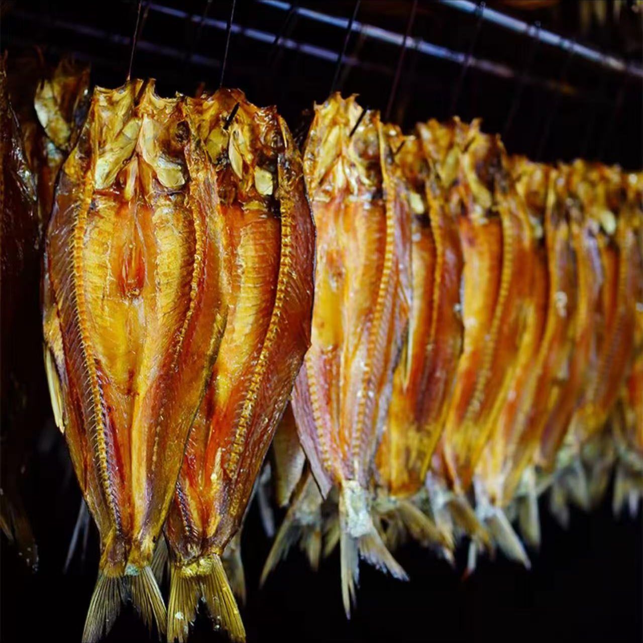  农 家  腊  鲢  鱼  