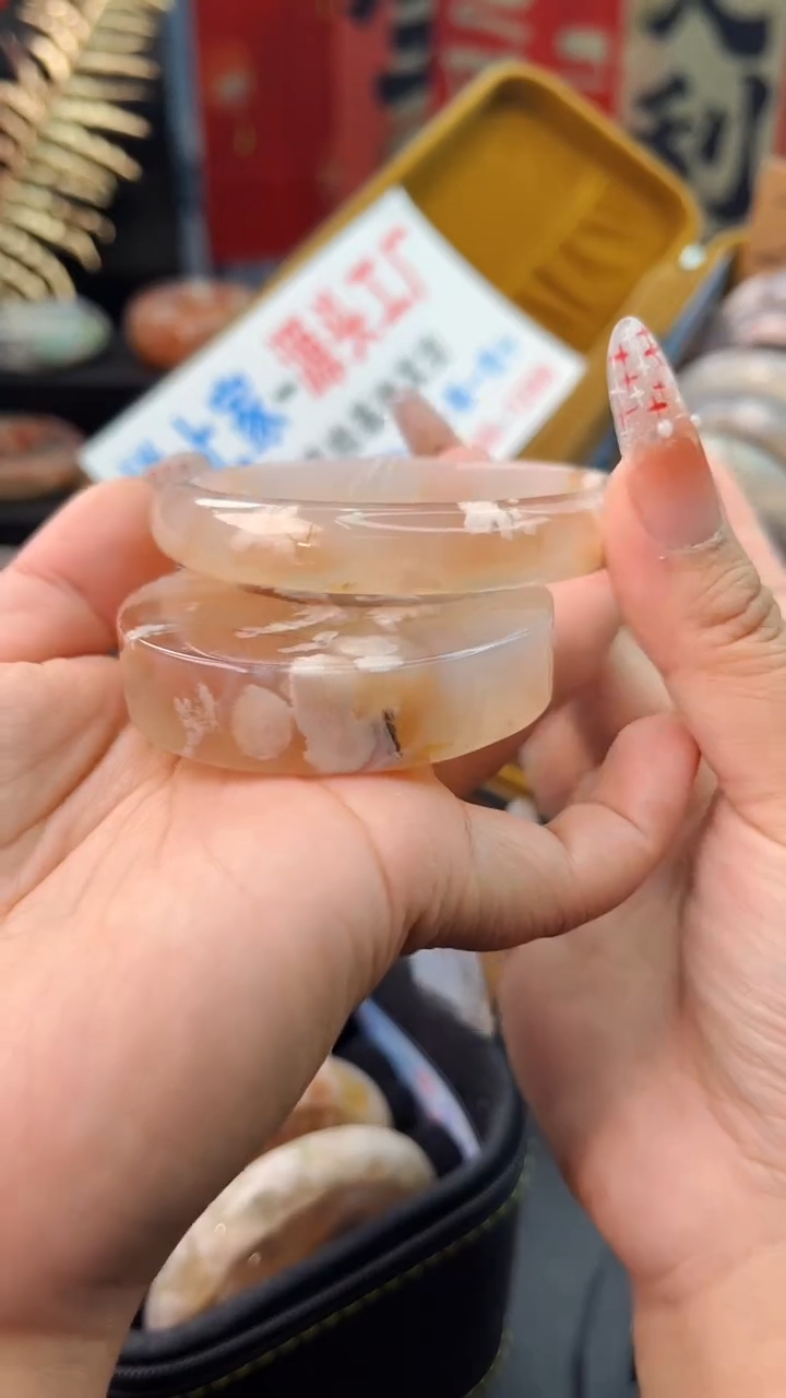 【闪购商品】石英质玉手镯未镶嵌赠送镯心（59圈口）