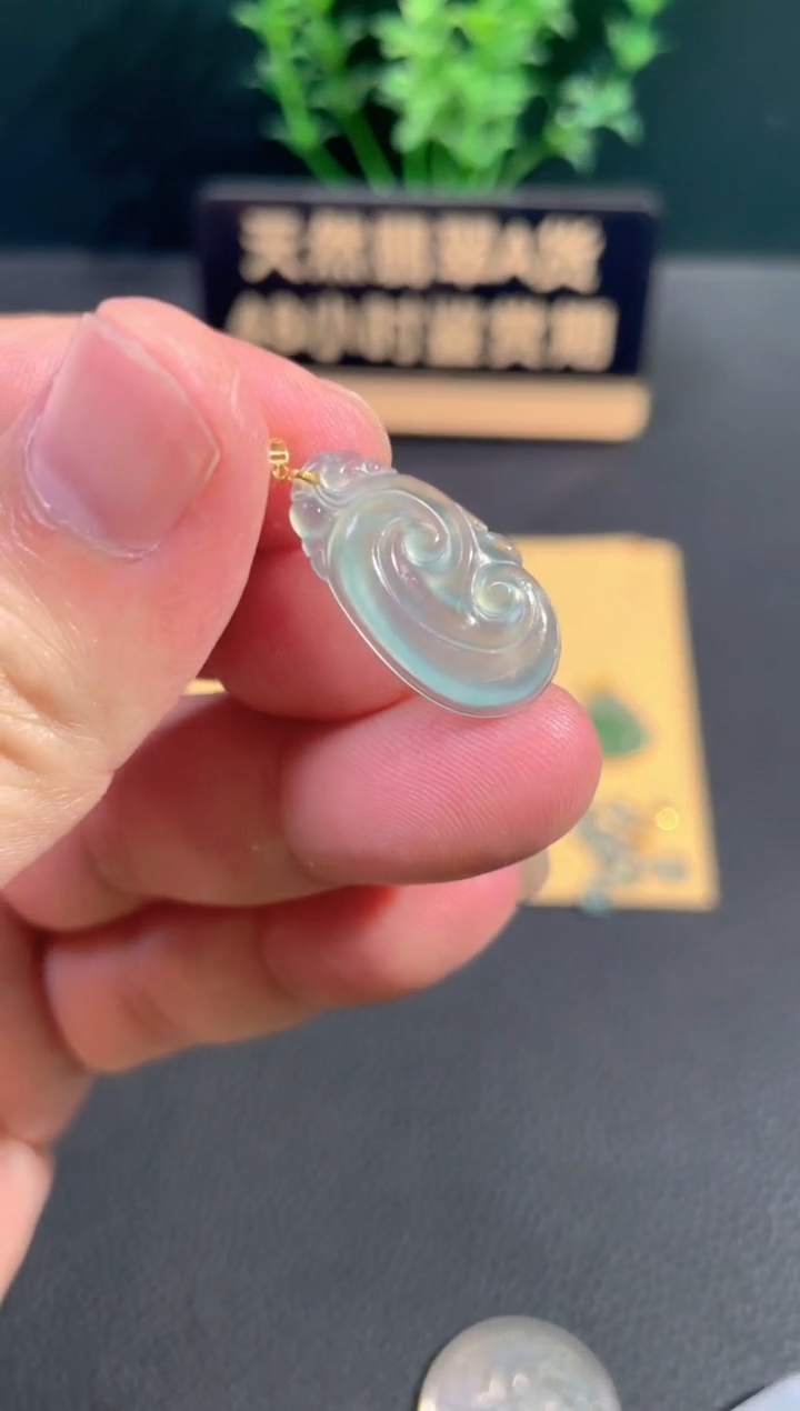 颈饰18K金镶嵌翡翠翡翠