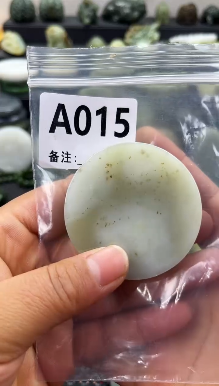 未镶嵌和田玉珠宝半成品镯芯