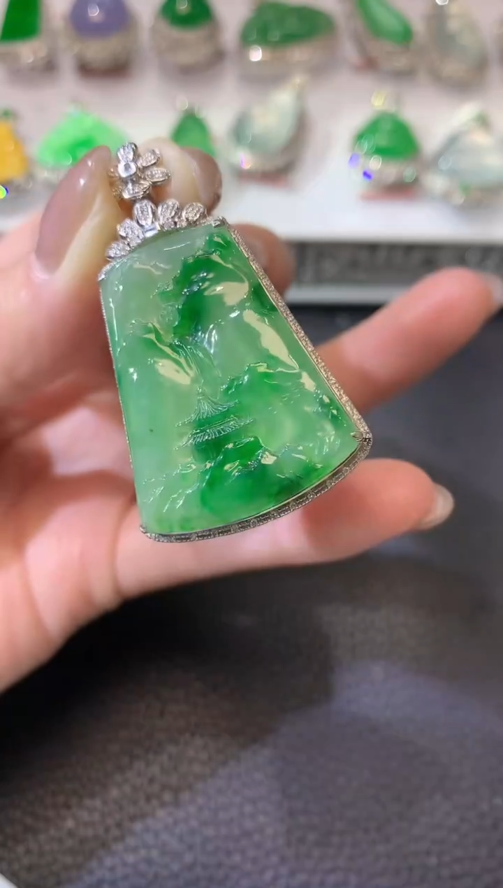 【闪购商品】翡翠吊坠(不含链)18K金镶嵌A21