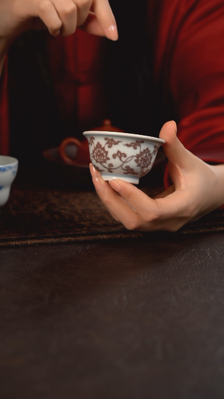 【闪购商品】杯声华堂釉里红缠枝莲小压手杯