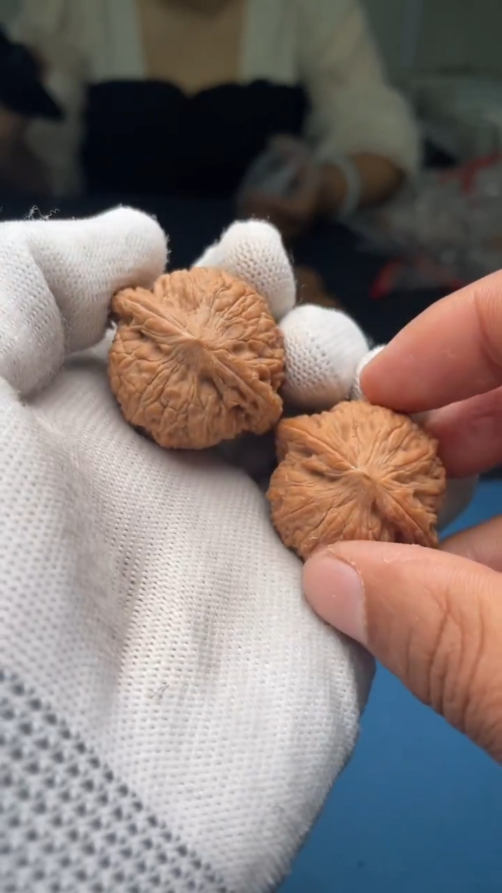 文玩核桃把件a225绣球36尺