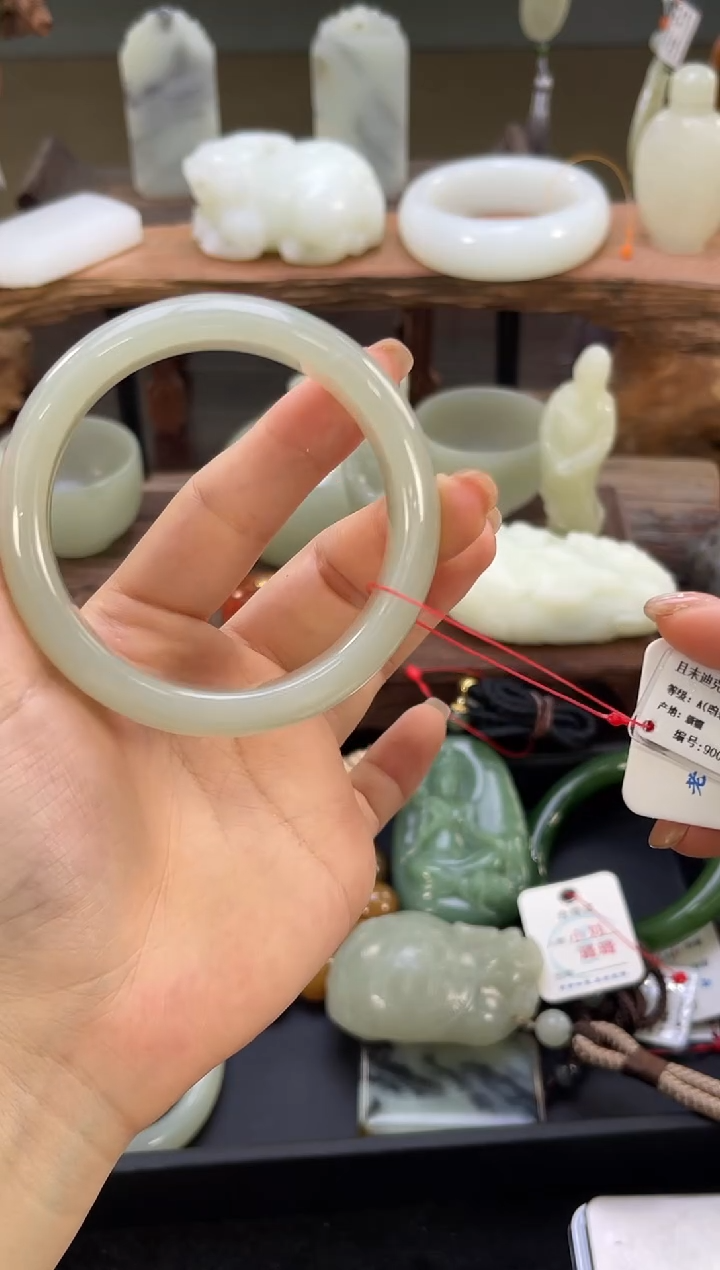 【闪购商品】和田玉手镯未镶嵌且末迪克兰手镯56+ 9002755