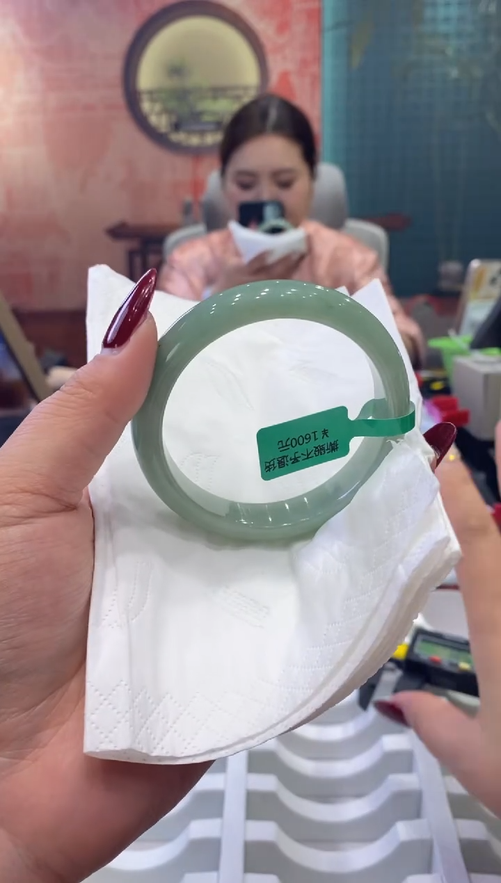 【闪购商品】翡翠手镯未镶嵌多人0010558