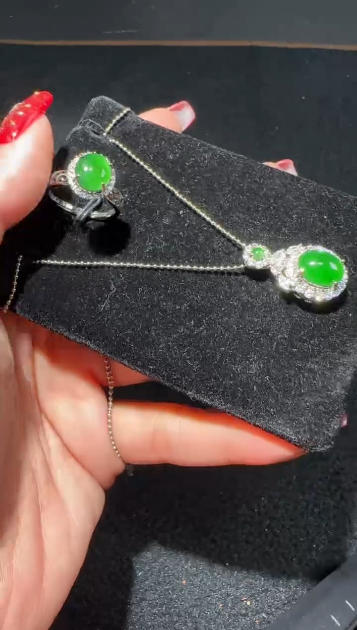 【闪购商品】翡翠吊坠(赠链)未镶嵌多样性发货拍一发二