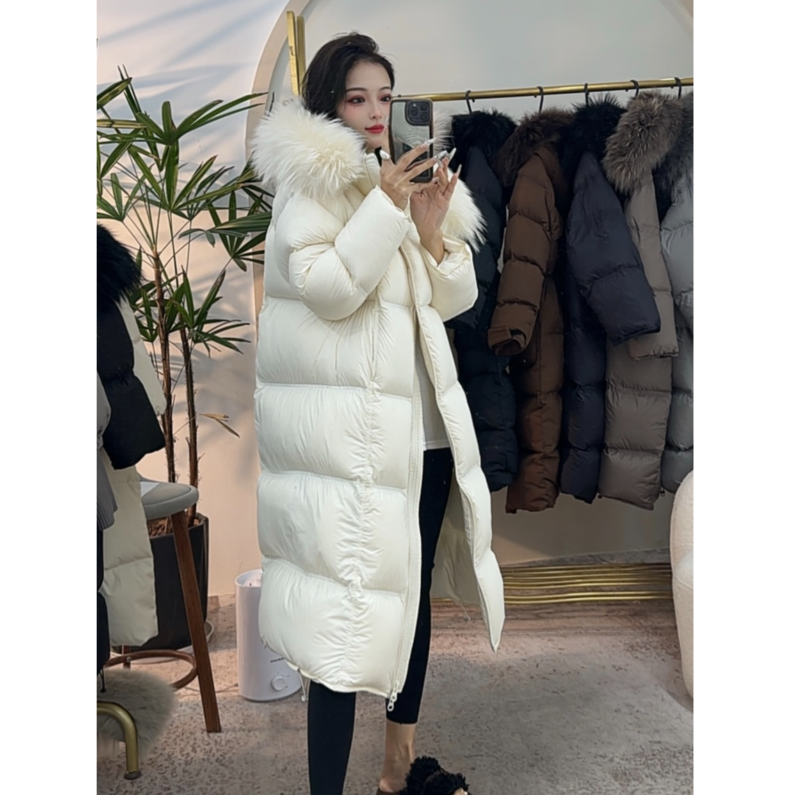2025新款90白鸭绒连帽貉子毛领长款羽绒服女
