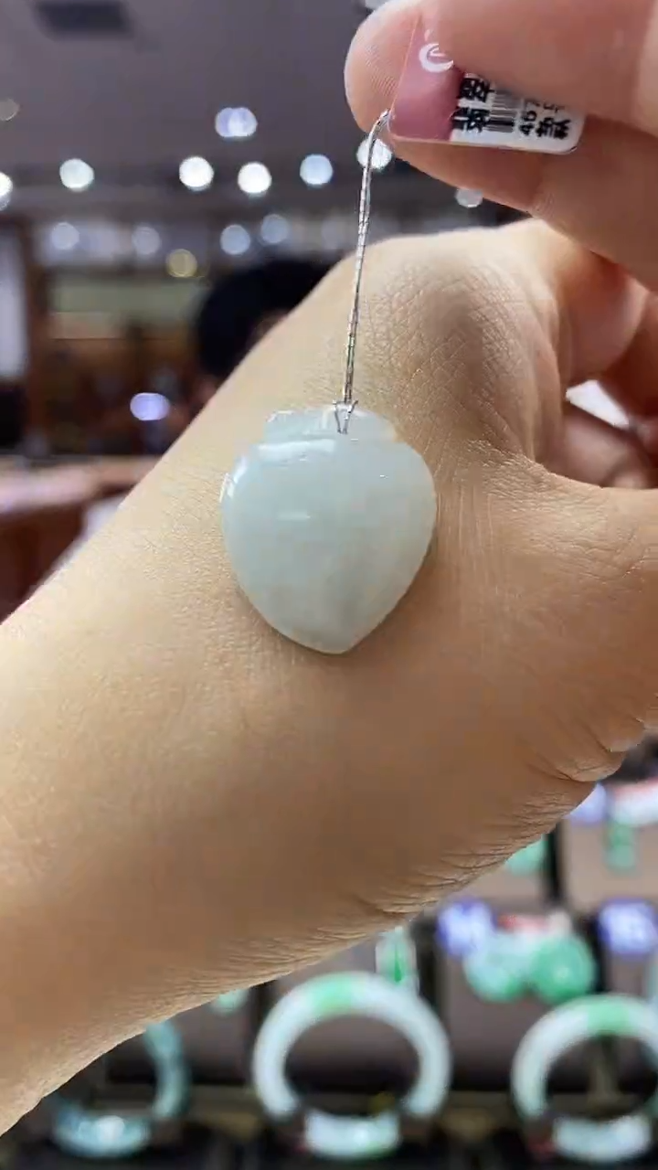 颈饰未镶嵌翡翠桃心