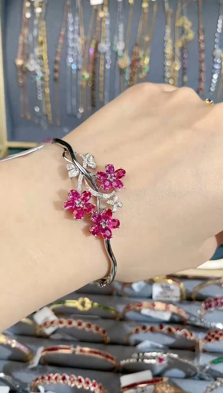 【闪购商品】红宝石手镯18K金镶嵌手镯