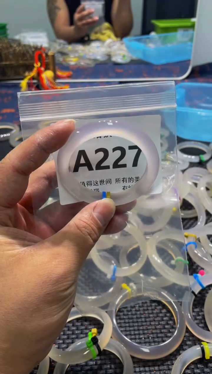 玛瑙/玉髓手镯未镶嵌A227