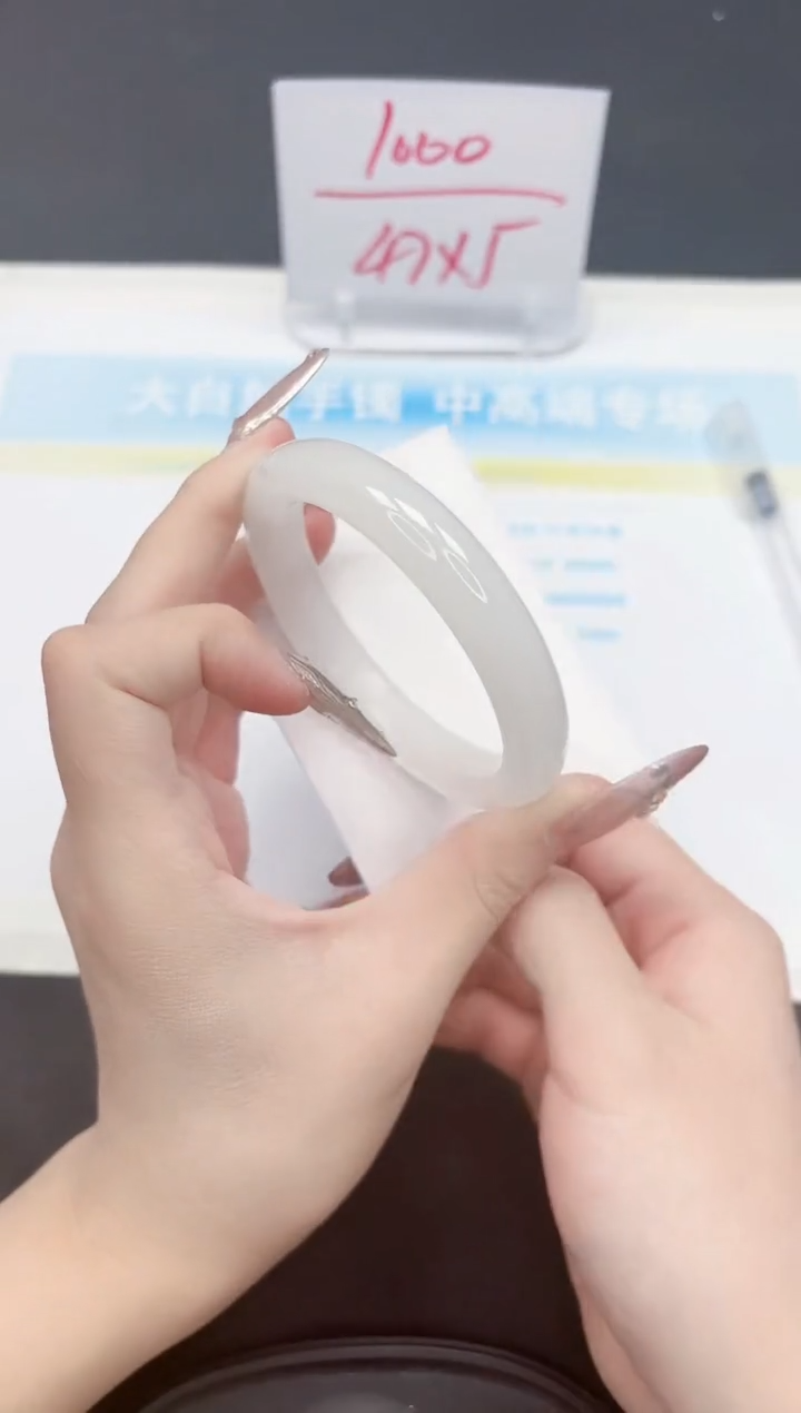 【闪购商品】石英质玉手镯未镶嵌38-59.3