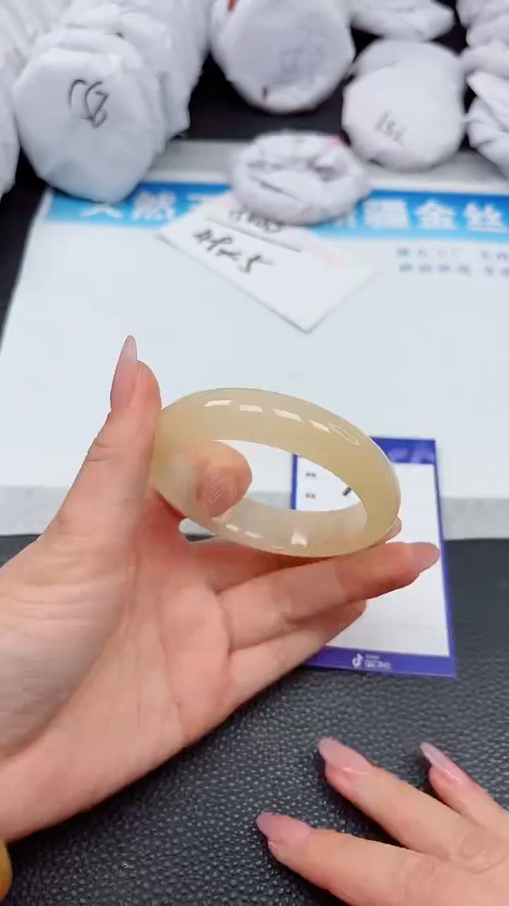 【闪购商品】石英质玉手镯未镶嵌A582