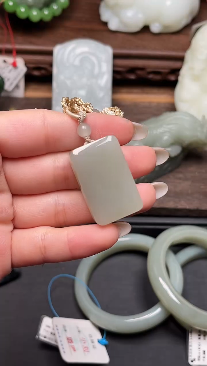 和田玉吊坠未镶嵌且末迪克兰 无事牌30231