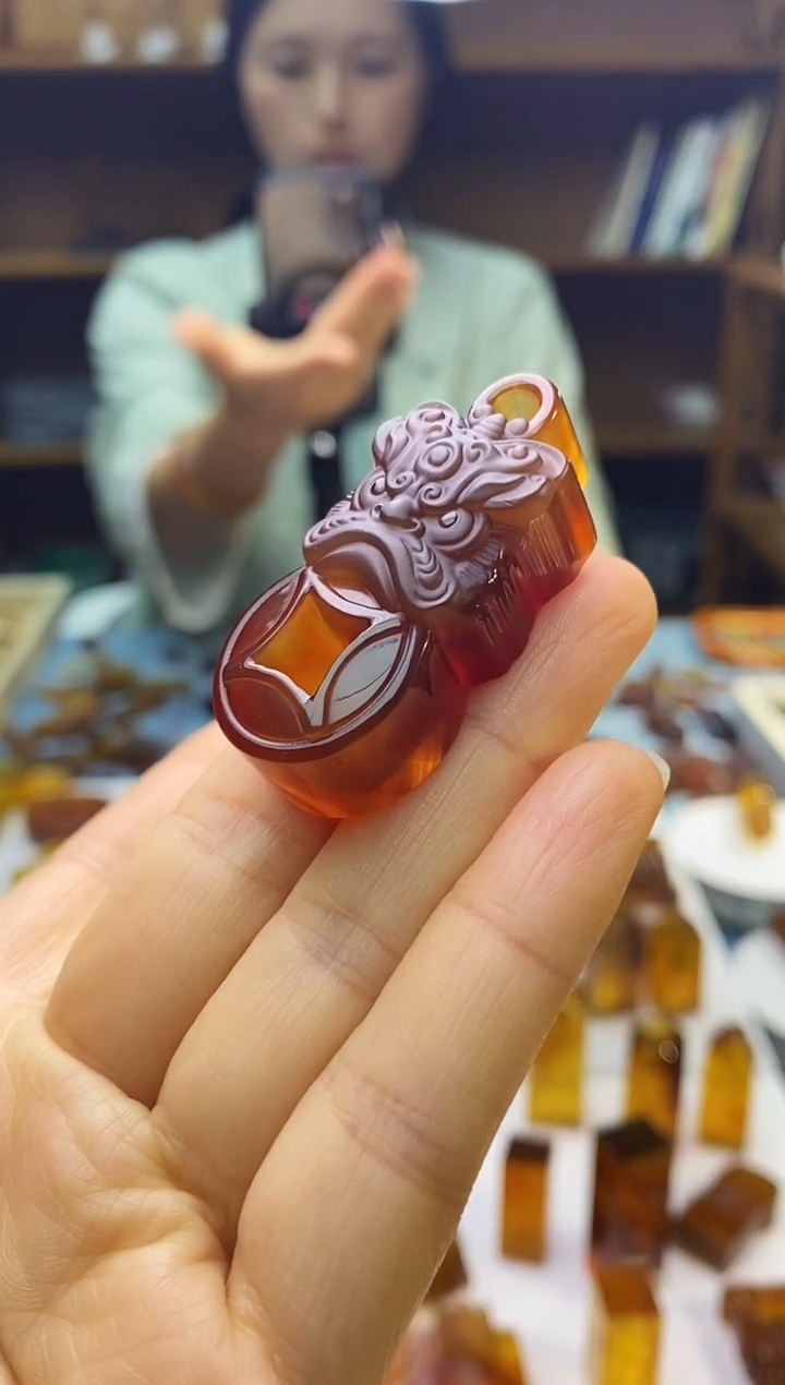 琥珀颈饰未镶嵌SN82-35（醒狮扣）