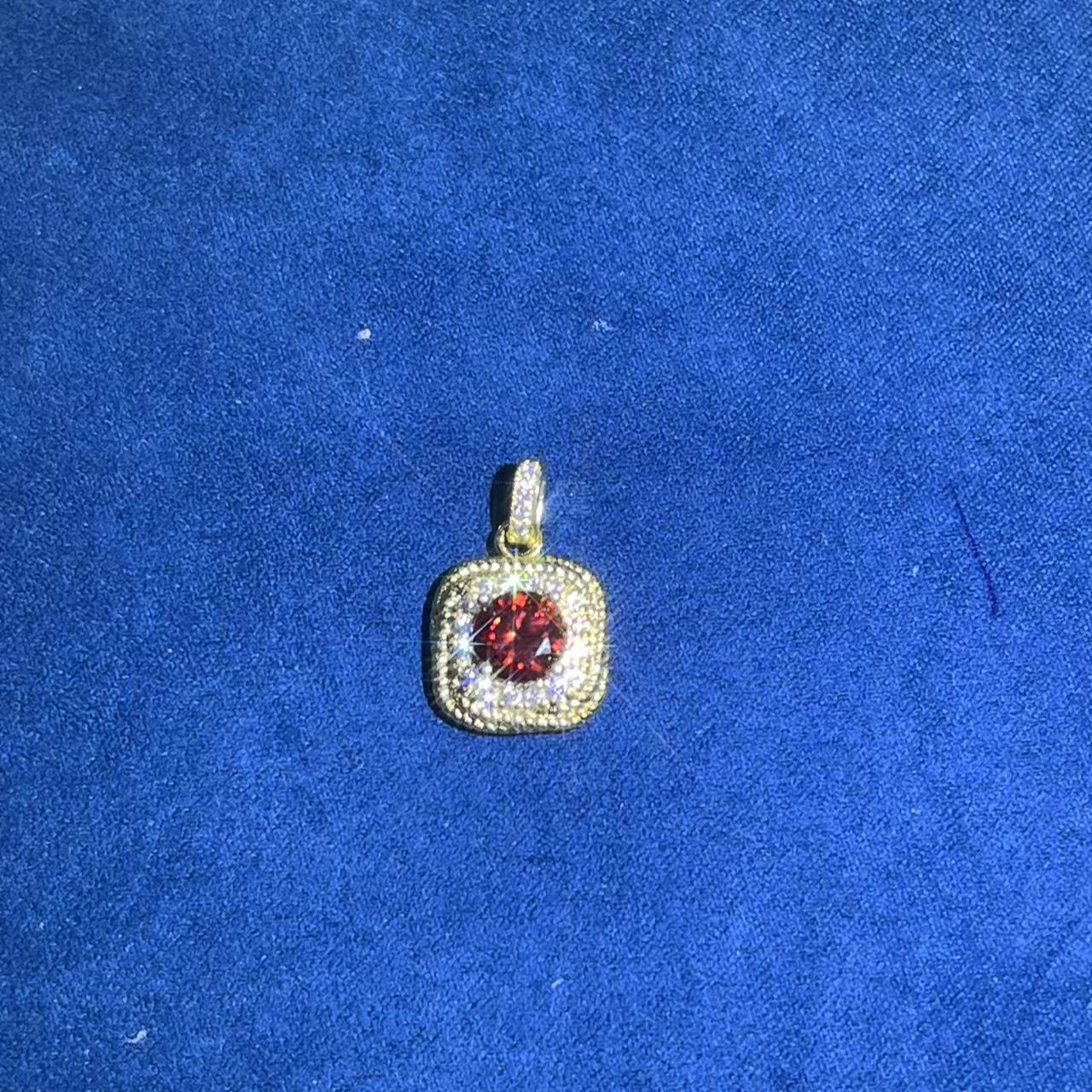 s10173黄色满镶吊坠多样性发货