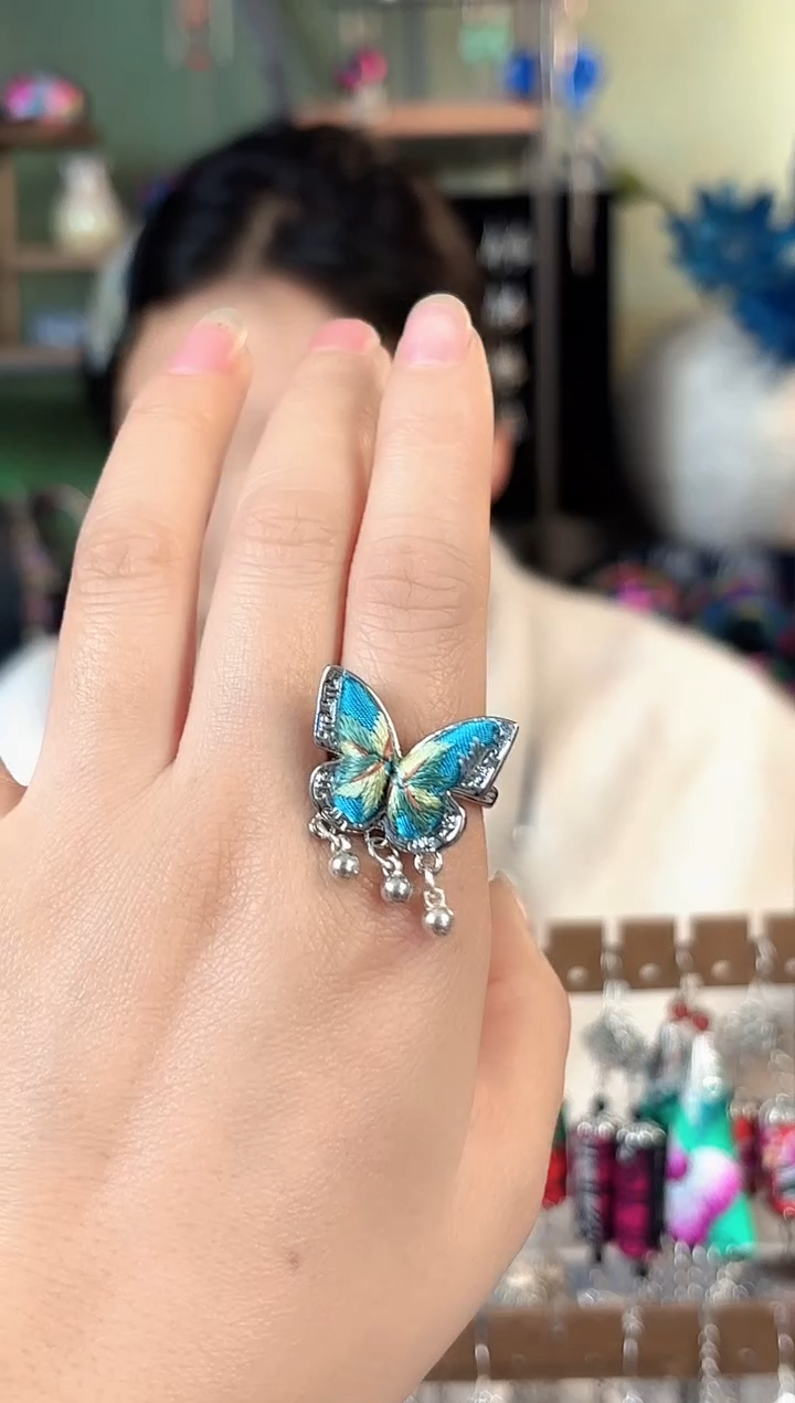 彩云南阁非遗老绣苗银饰品125