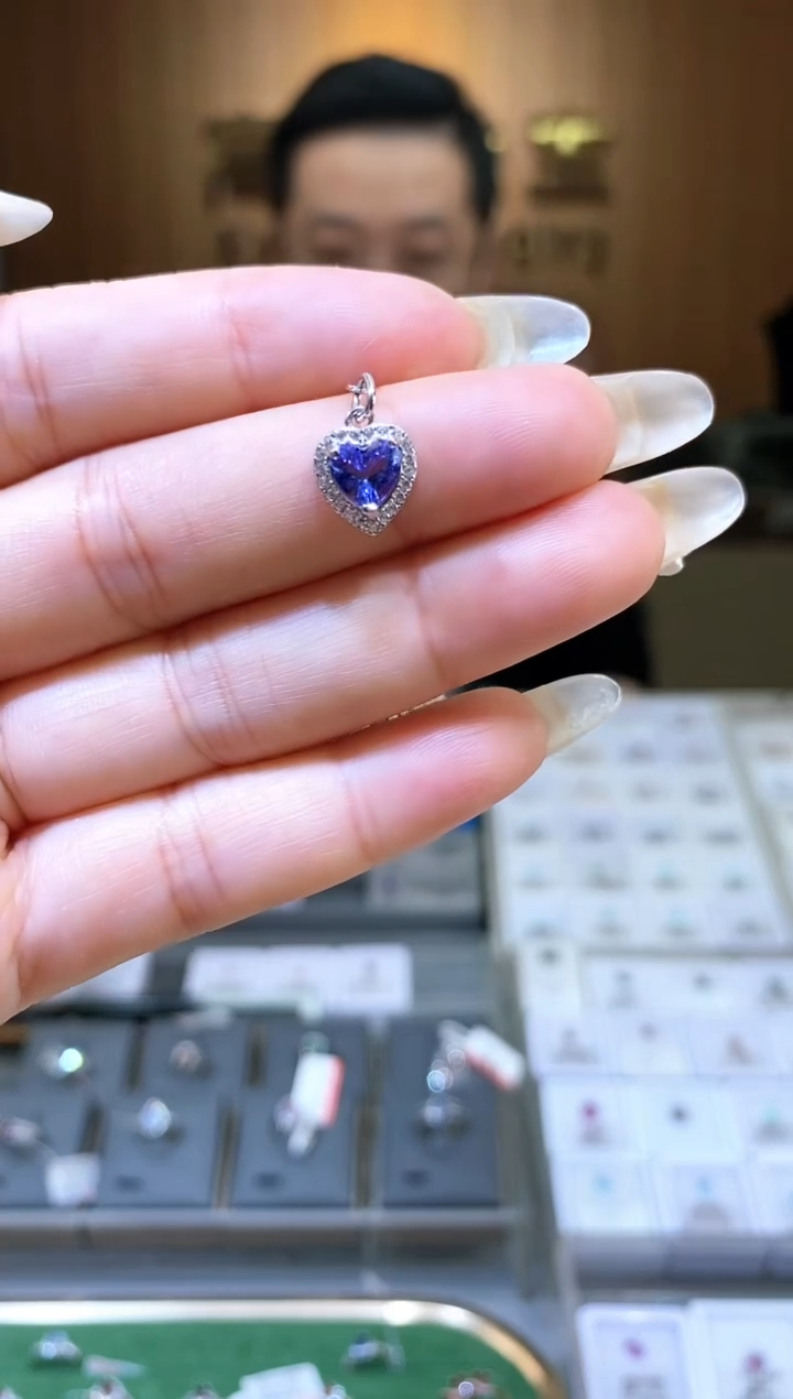 【闪购商品】坦桑石吊坠(赠链)银S925镶嵌天然坦桑石吊坠