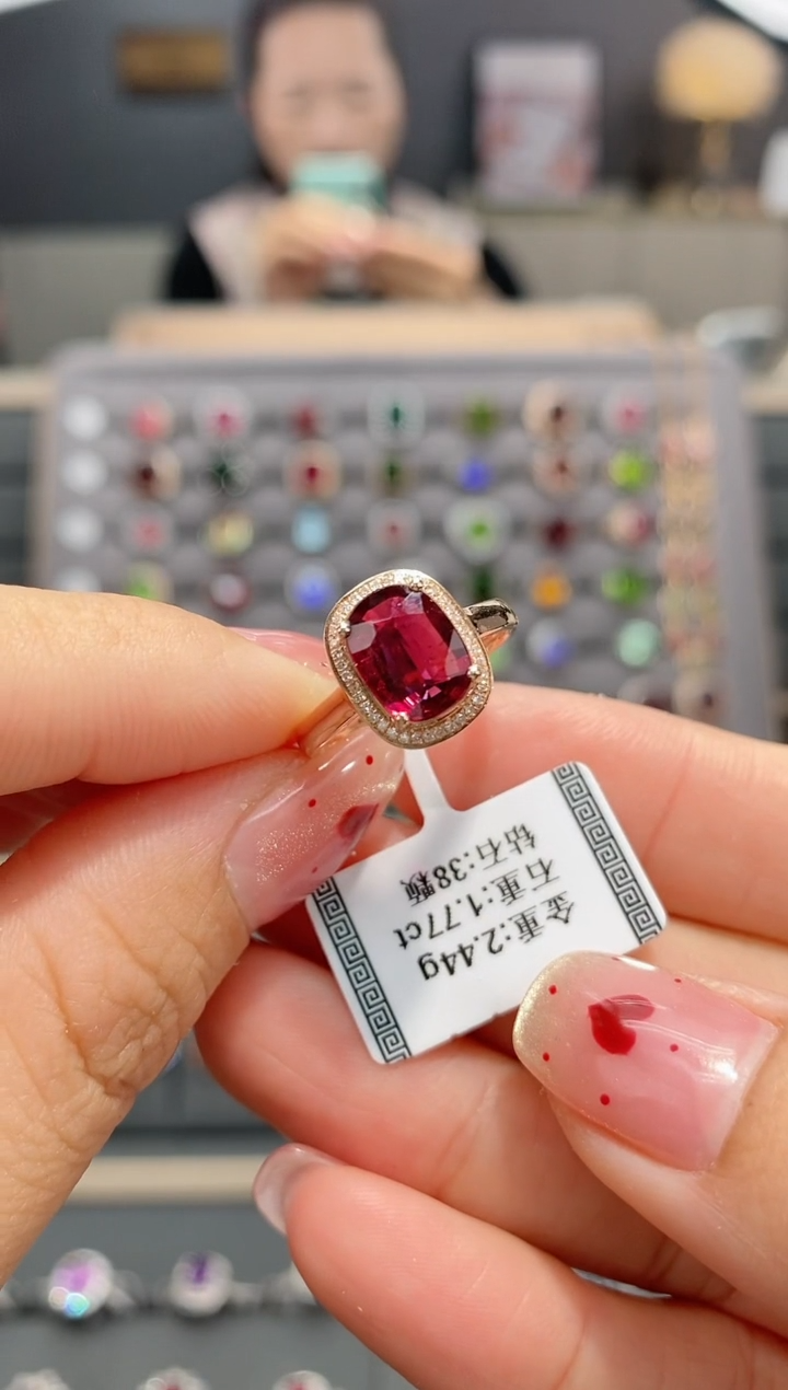 【闪购商品】碧玺戒指18K金镶嵌1.77  