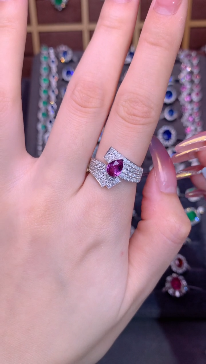 彩色蓝宝石戒指18K金镶嵌1.0CT