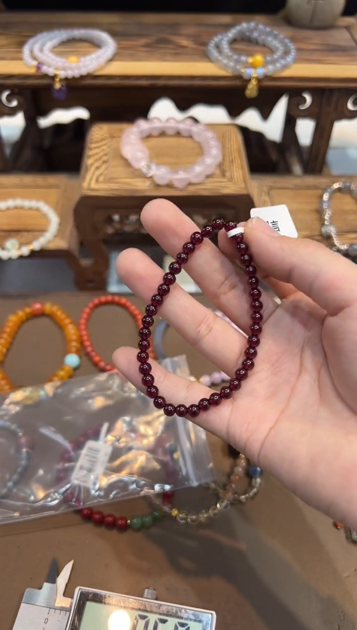 【闪购商品】石榴石手串未镶嵌@@手饰