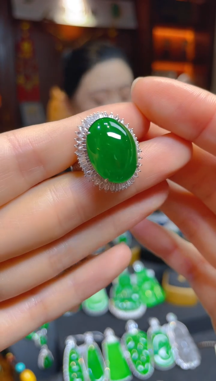 【闪购商品】翡翠戒指18K金镶嵌115074天然A货翡翠蛋面戒指