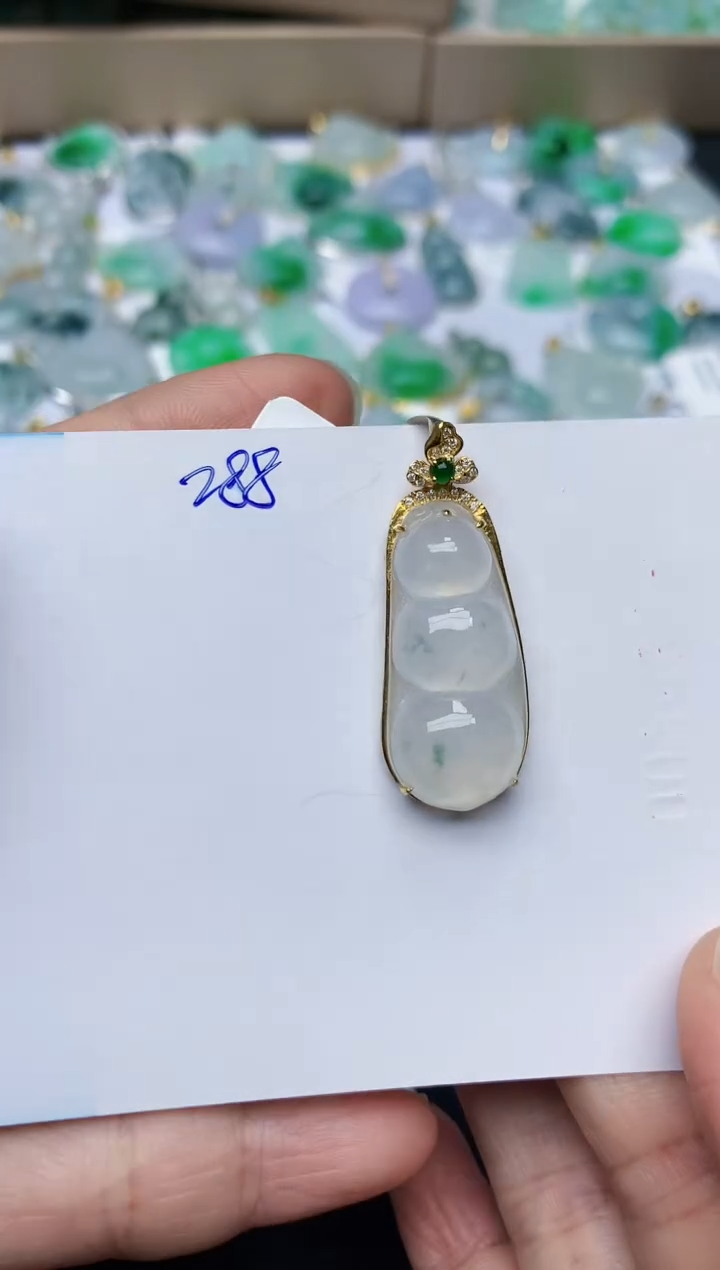 【闪购商品】翡翠颈饰18K金镶嵌天然翡翠A货  