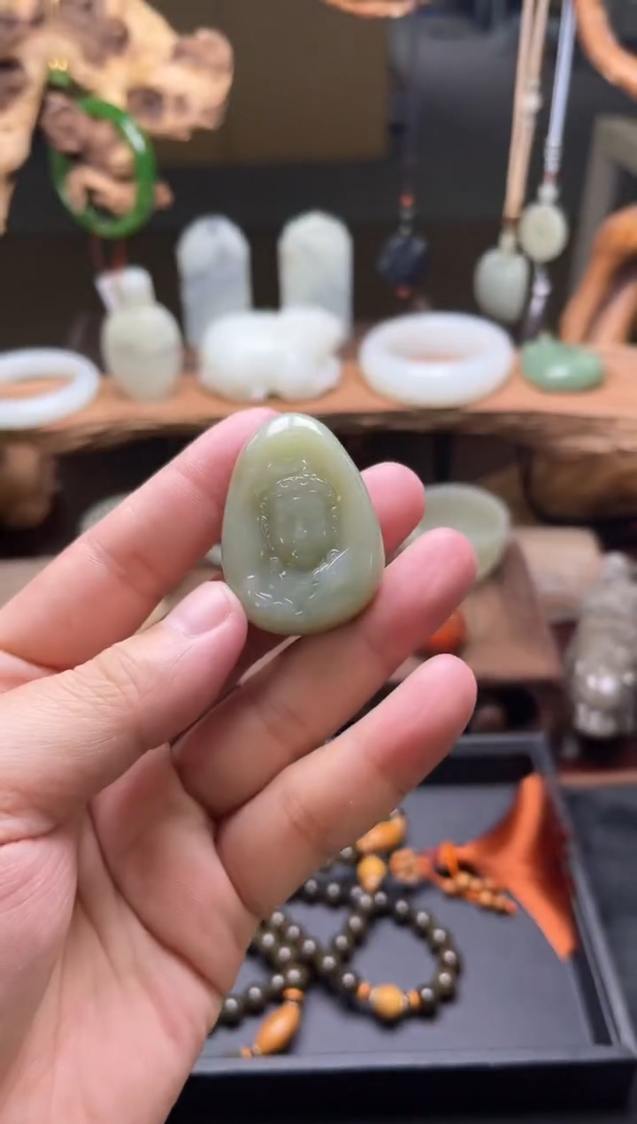 【闪购商品】和田玉吊坠未镶嵌若羌糖黄 观音牌 