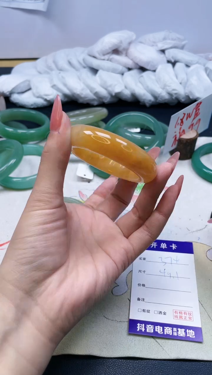 【闪购商品】石英质玉手镯未镶嵌374/49.1