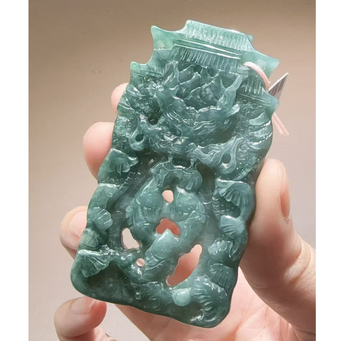 天然A货翡翠 精美雕刻龙牌男士挂件招财玉佩