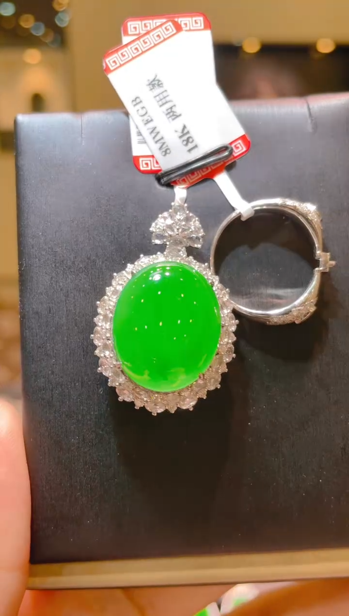 翡翠18K金镶嵌吊坠(赠链)A71