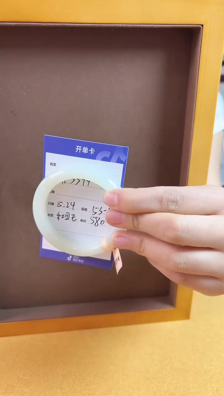 和田玉未镶嵌颈饰手镯