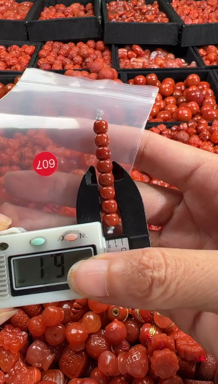 南红玛瑙未镶嵌颈饰1