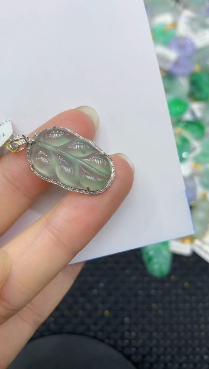 【闪购商品】翡翠颈饰18K金镶嵌8888888888