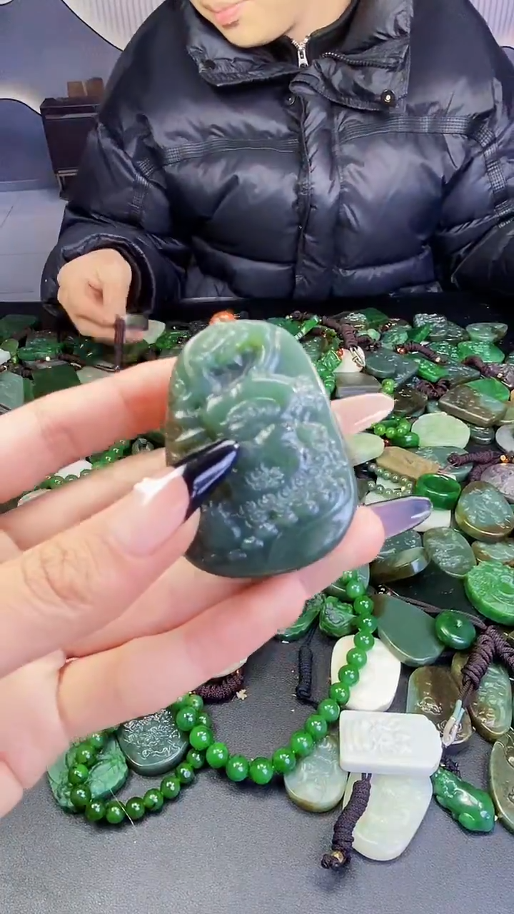 颈饰未镶嵌和田玉1