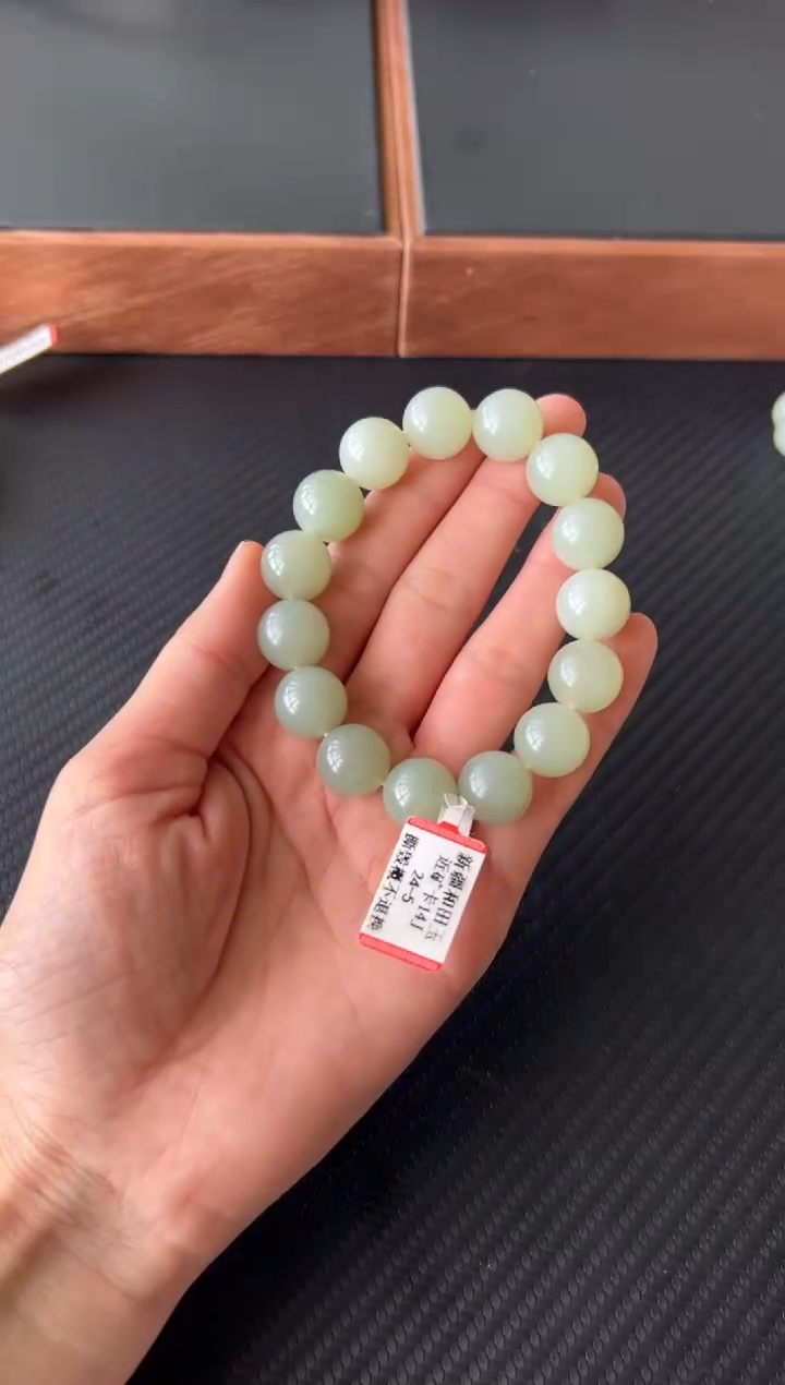 【闪购商品】未镶嵌和田玉手串且末微色差近矿卡14 J