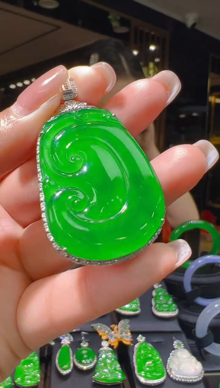 【闪购商品】翡翠戒指18K金镶嵌115       