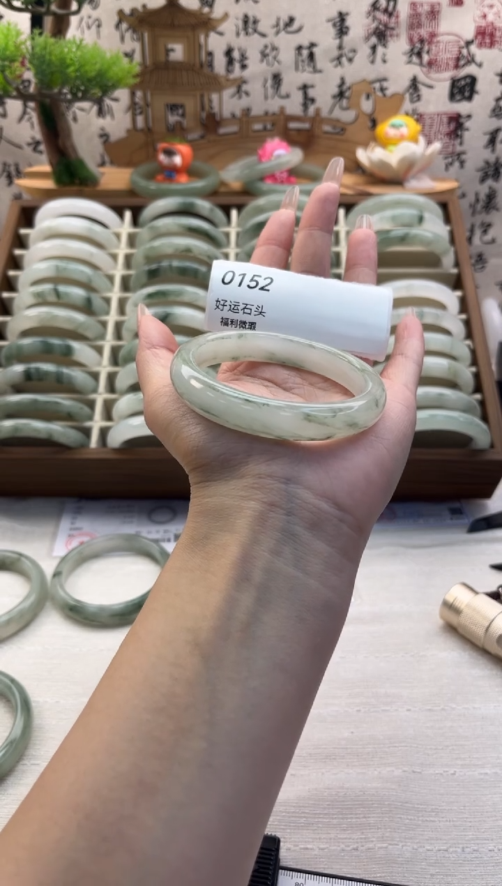 未镶嵌手镯石英质玉微瑕152