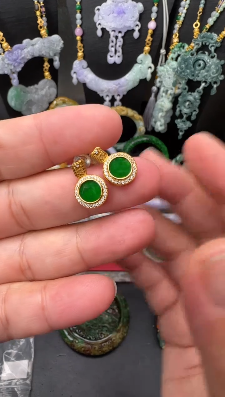 颈饰未镶嵌翡翠耳钉