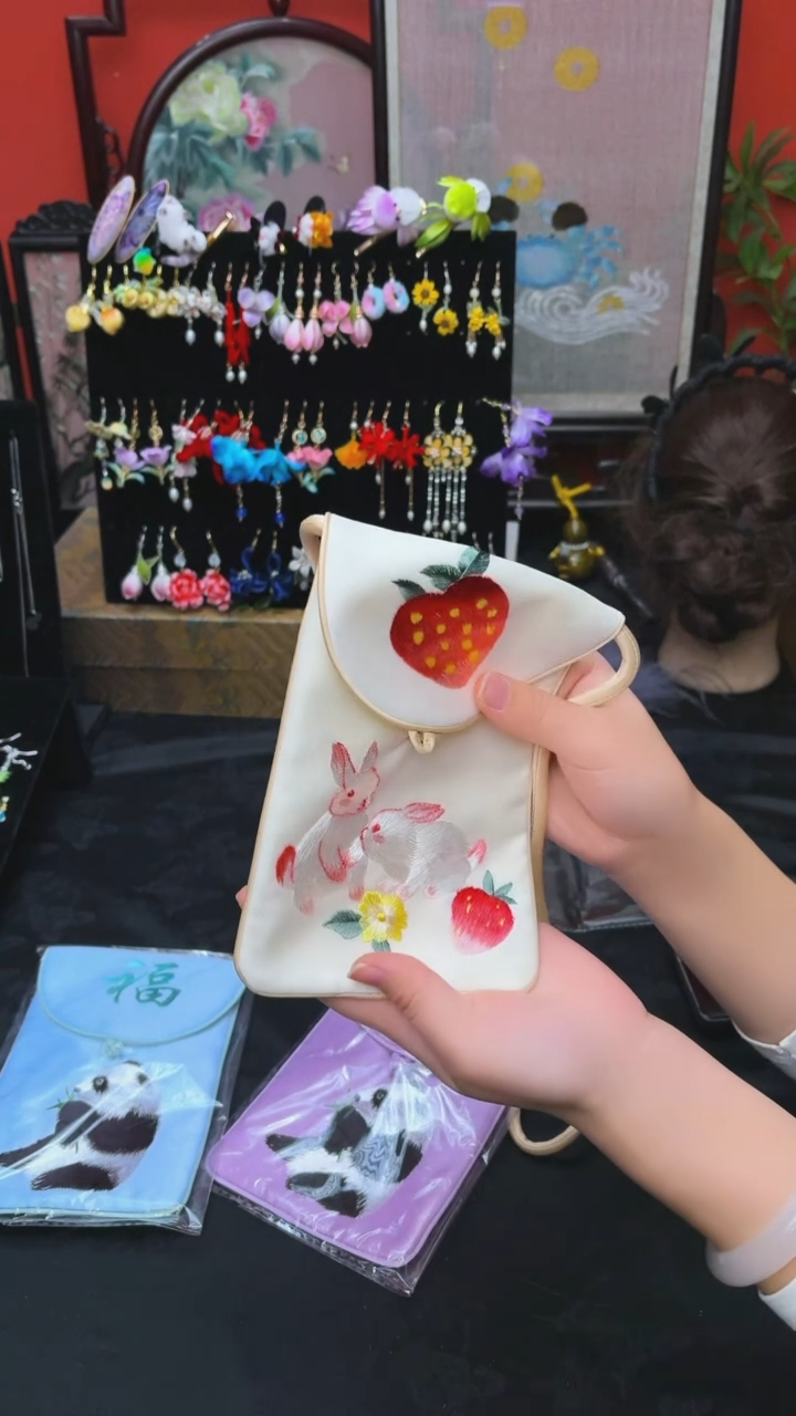 刺绣非遗手工绒花饰品